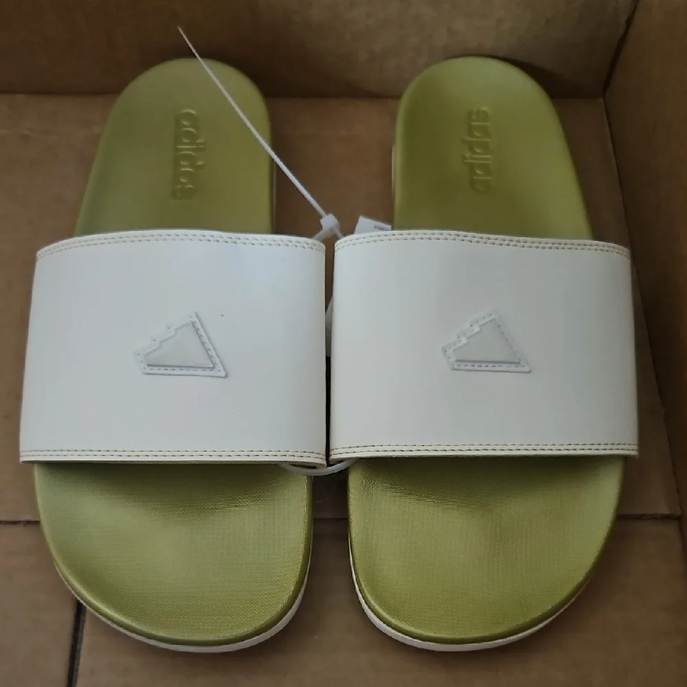adidas Men’s Adilette Comfort Slides: WHITE/GOLD: NEW WITH TAGS: SIZE 11